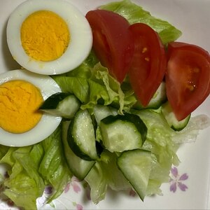 ゆで卵に合うシーザードレッシングのサラダ